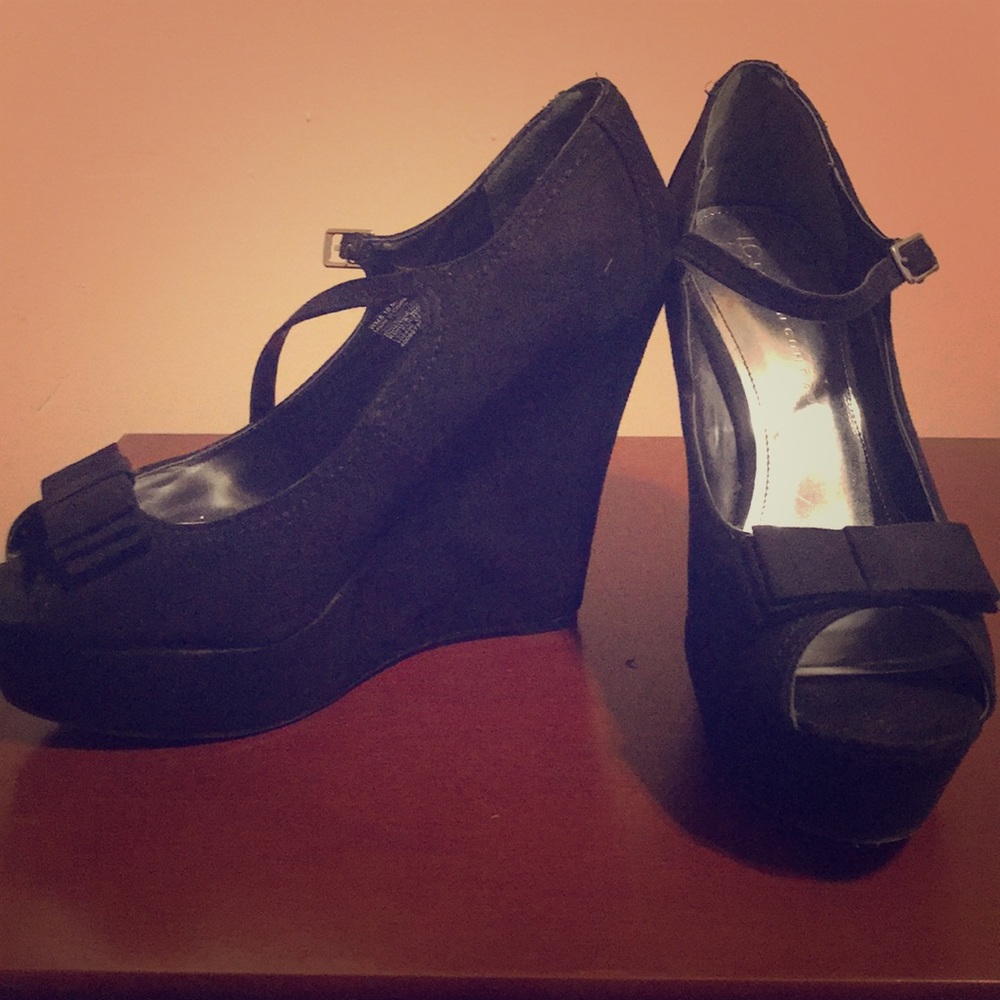 Black Open Toe Wedge. Size 10.